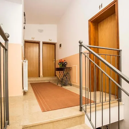 Apartament Apartments Romano *