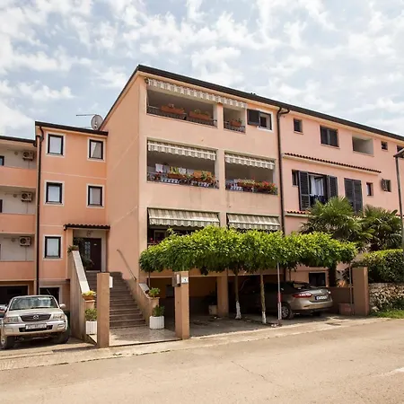 Apartments Romano *