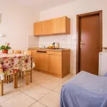 Apartments Romano *