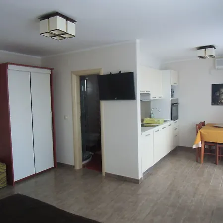 Apartments Romano *