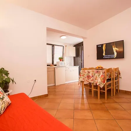 Apartments Romano Apartment *