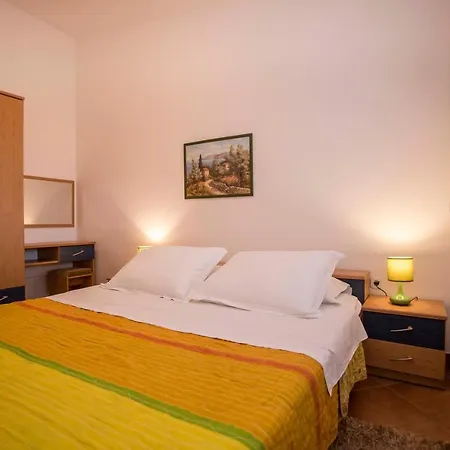 Apartments Romano *