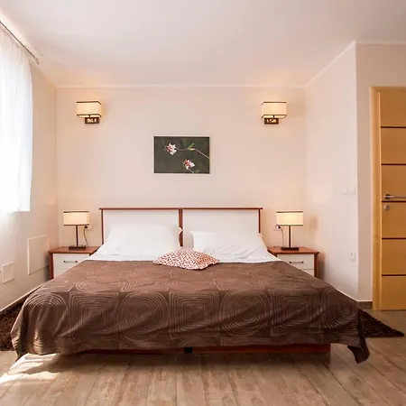 Apartments Romano *