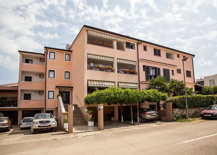 Apartments Romano *